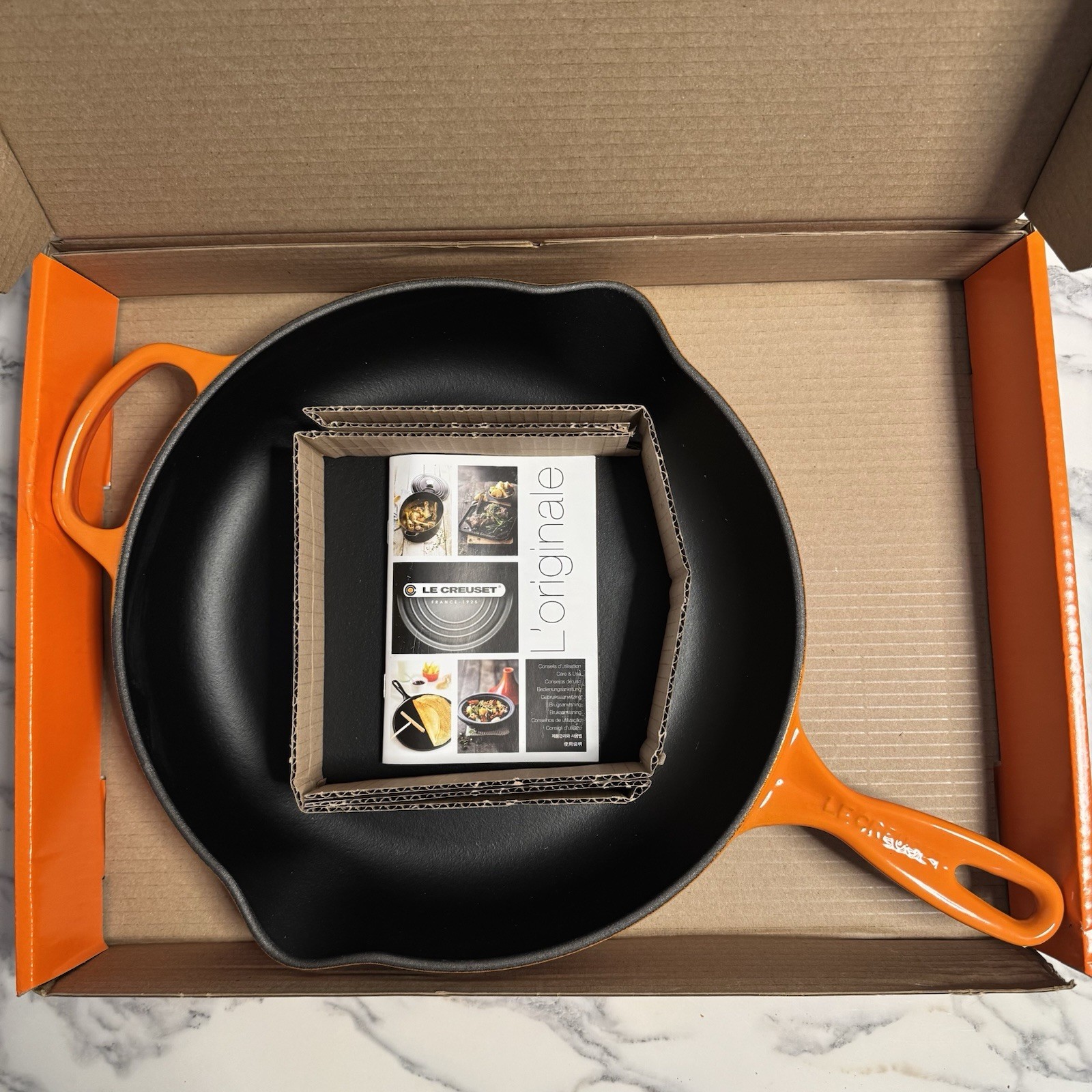 Le Creuset Signature 11.75” Enameled Cast Iron Skillet Flame Orange New in Box