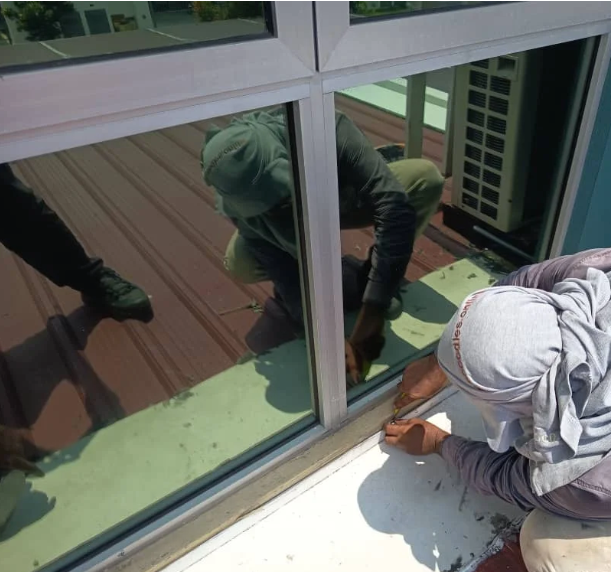 Repairing and Replacing Roofing Tiles